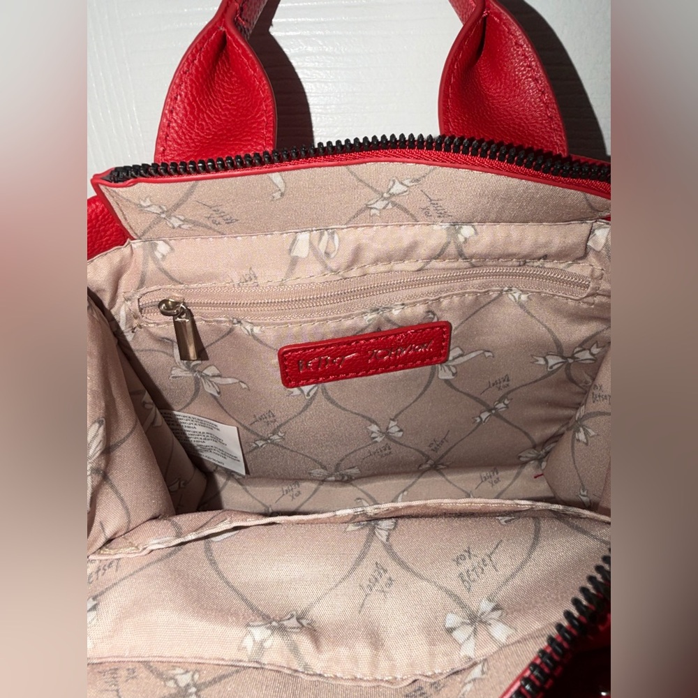 Betsey Johnson Red XOHARLYL Small Tote Kiss Lips Crossbody Tote Purse - Picture 3 of 5
